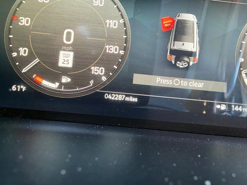 Used 2024 Land Rover Defender 130 X-Dynamic SE image 6