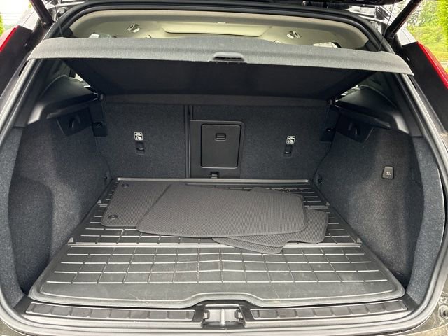 Used 2023 Volvo XC40 B5 Plus w/ Protection Package Premier AWD/4WD image 12