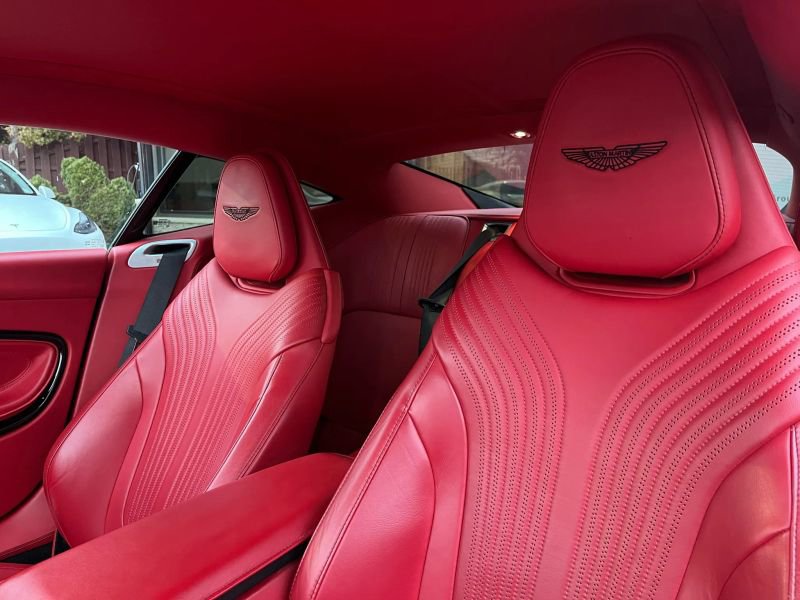 Used 2018 Aston Martin DB11 V12 image 12