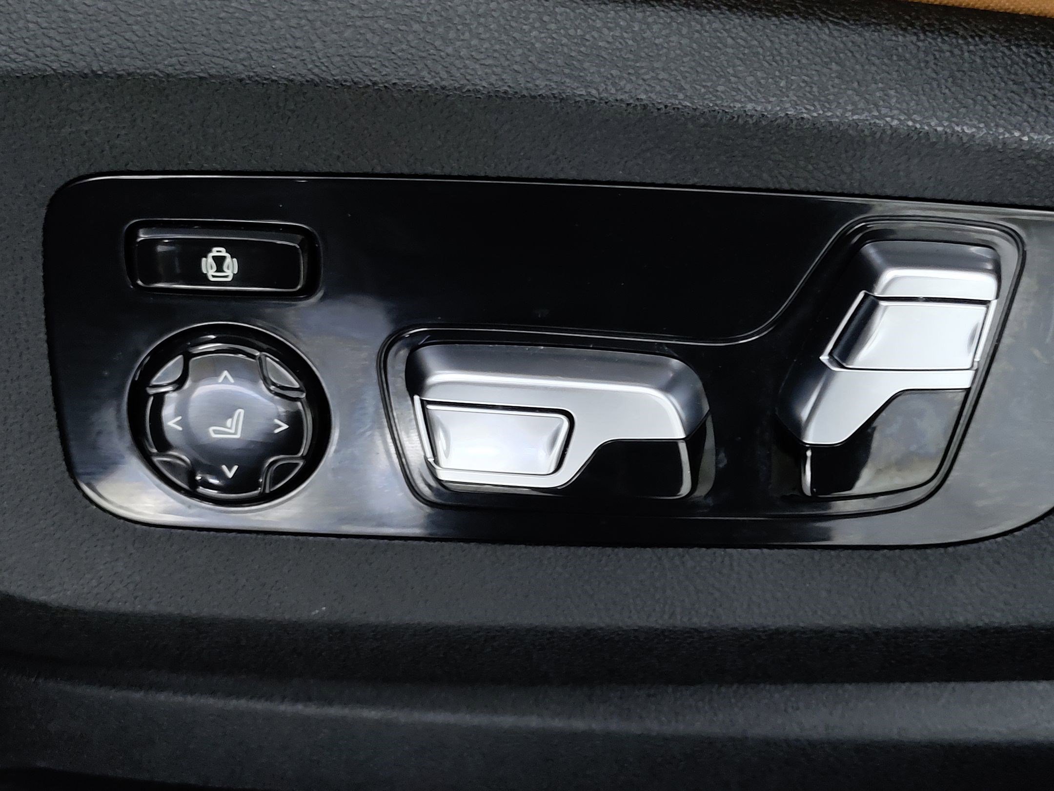 Certified 2023 BMW X5 M50i w/ Executive Package image 14