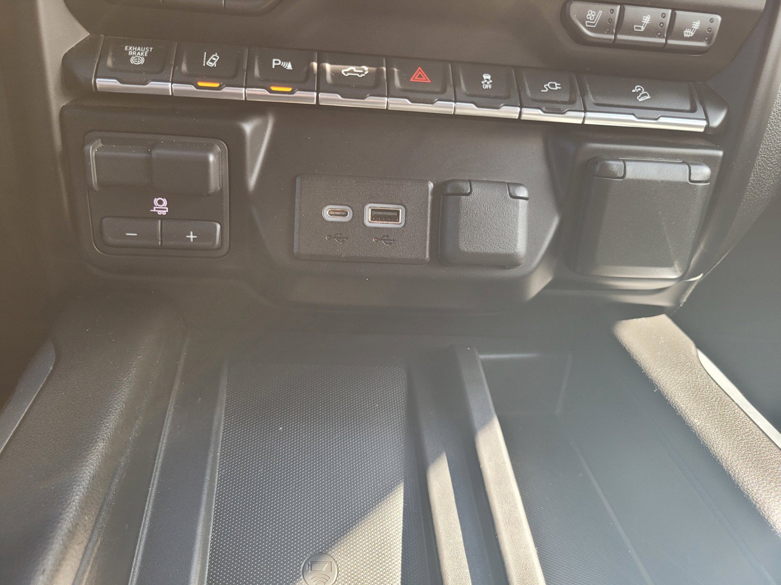 Used 2023 GMC Sierra 3500 Denali AWD/4WD image 23