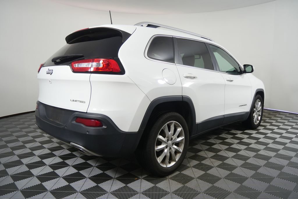 Used 2017 Jeep Cherokee Limited w/ Luxury Group image 3