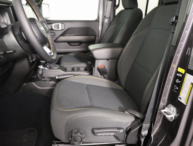 Used 2025 Jeep Wrangler Sahara image 11