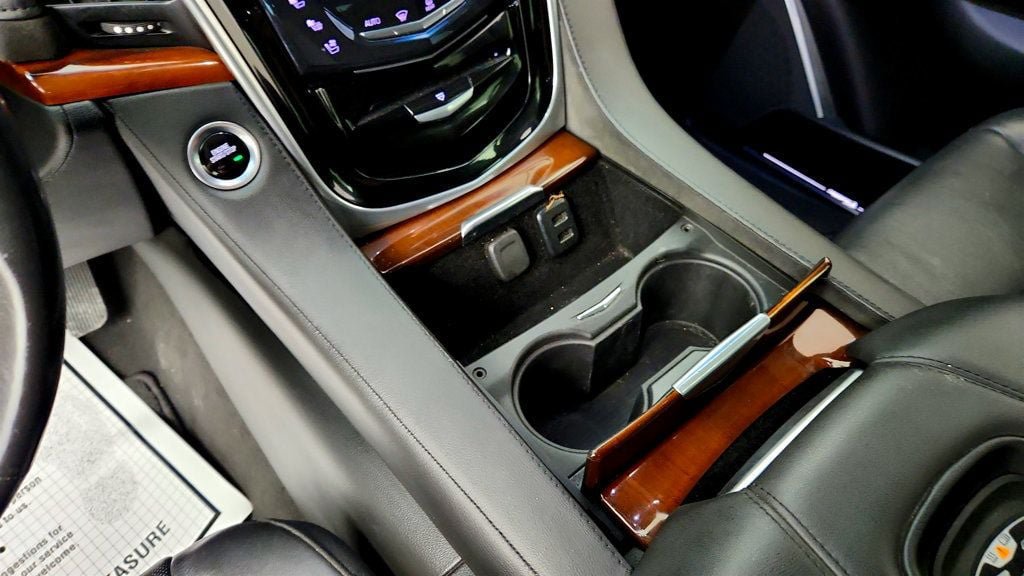 Used 2019 Cadillac Escalade Luxury AWD/4WD image 17