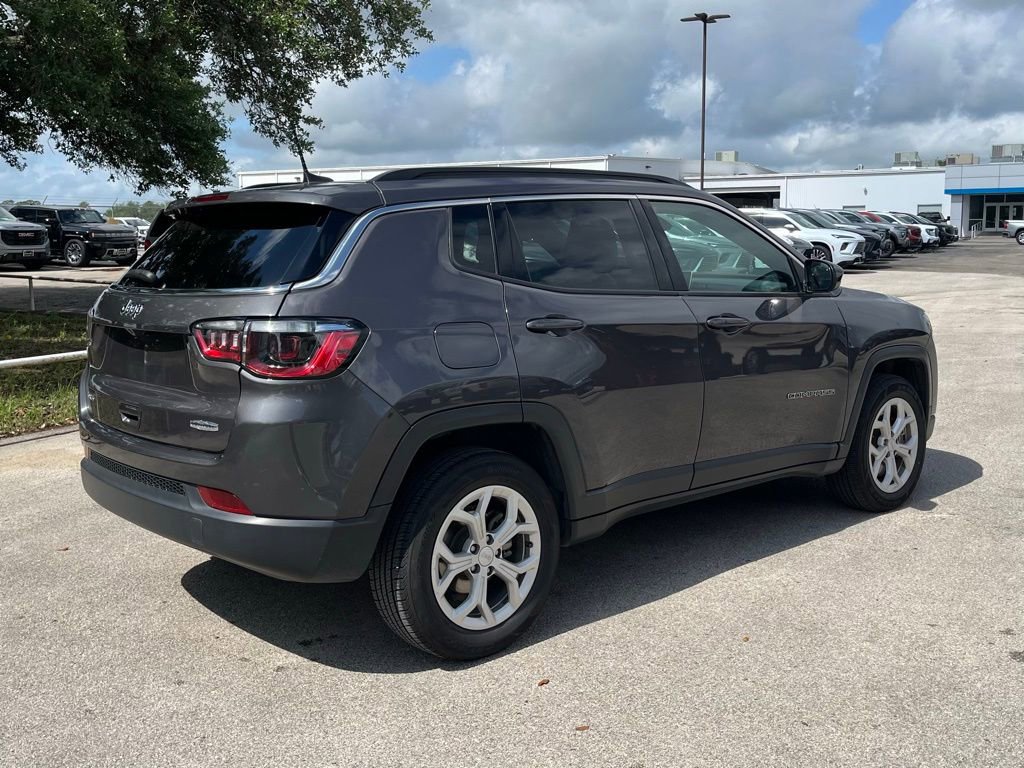 Used 2024 Jeep Compass Latitude AWD/4WD image 5