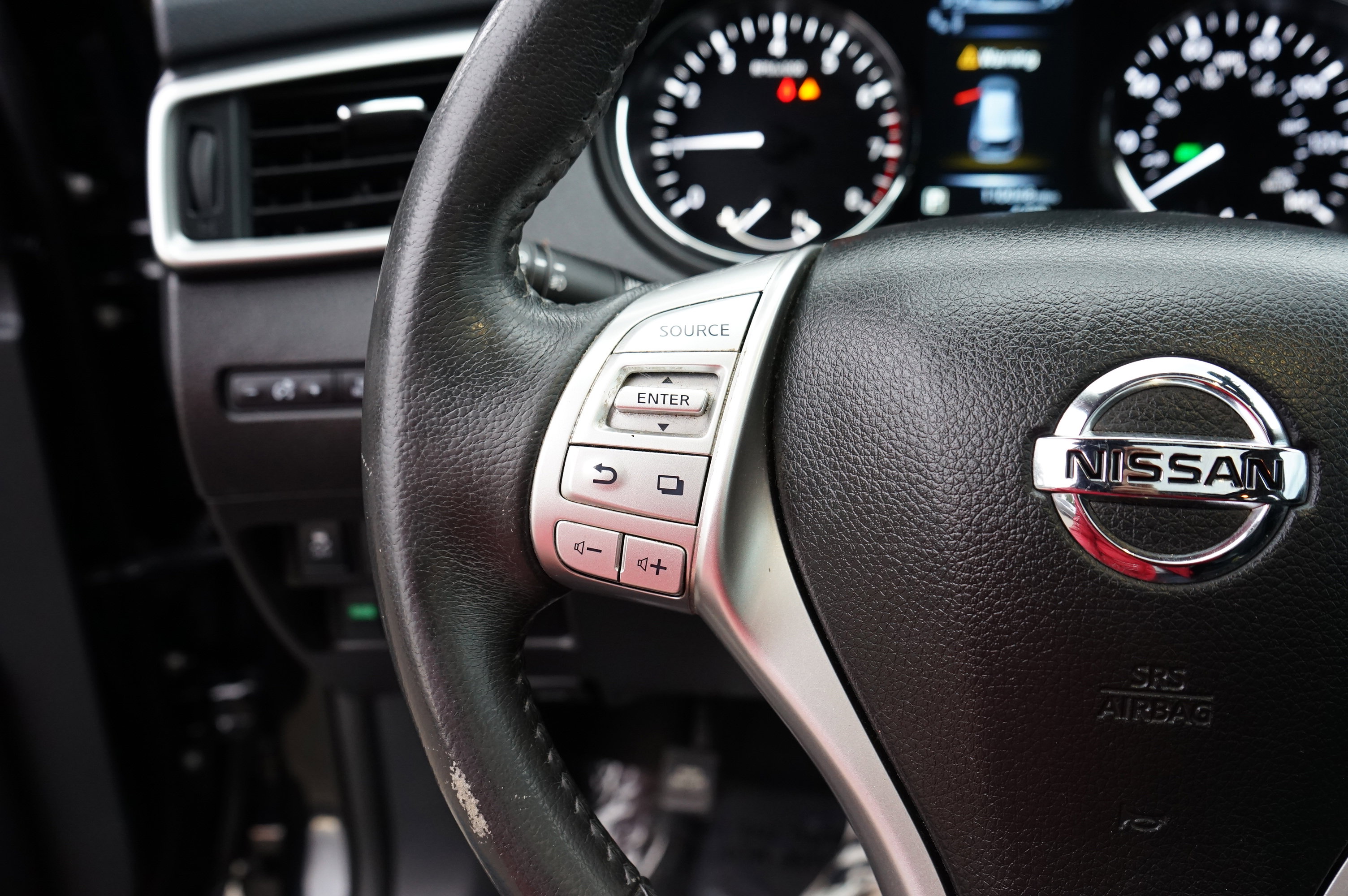 Used 2016 Nissan Rogue SL w/ SL Premium Package image 27