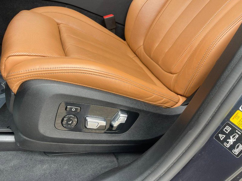 Used 2022 BMW X7 M50i w/ Luxury Seating Package image 32