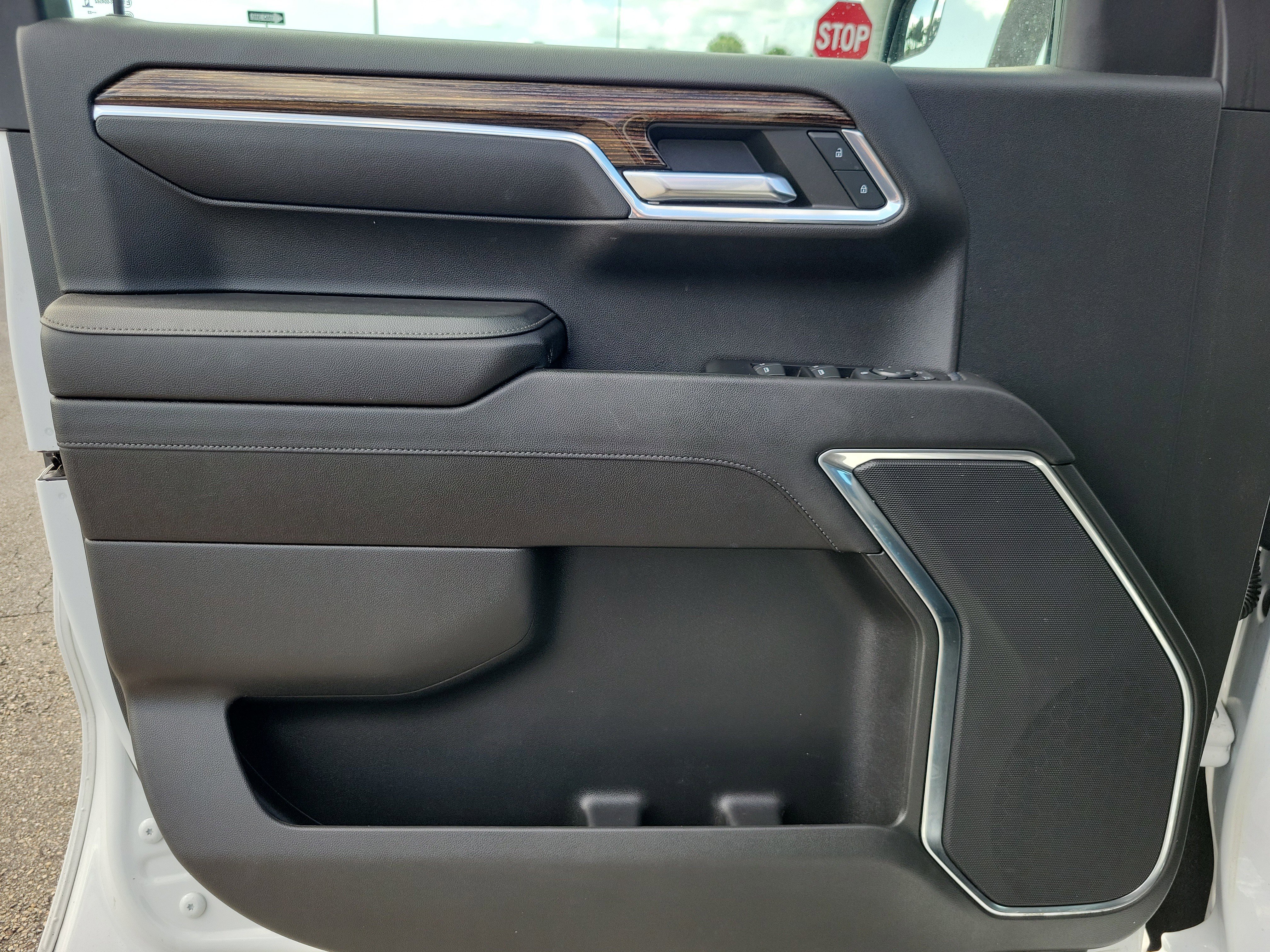 Used 2023 GMC Sierra 1500 Elevation image 23