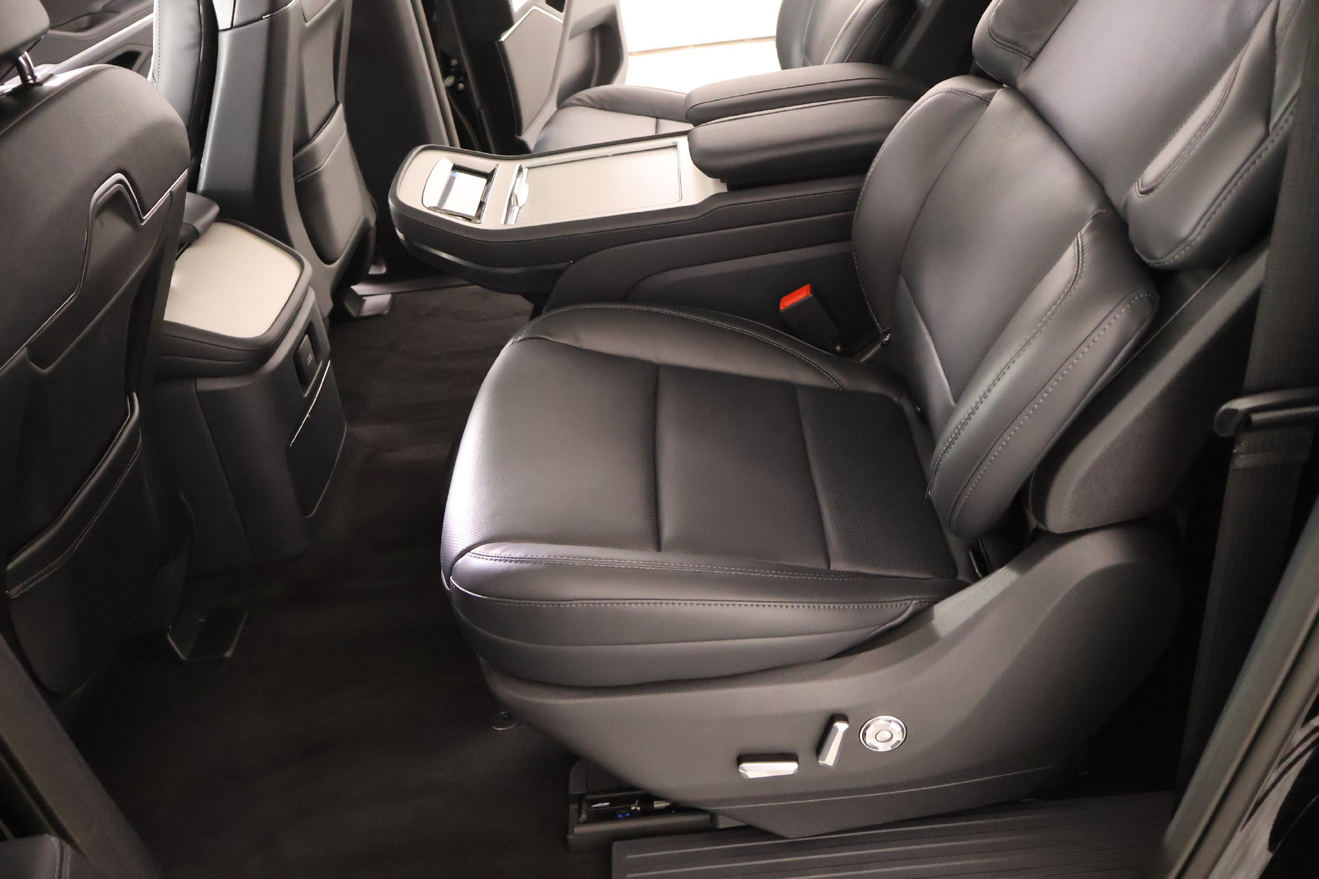 New 2027 Lincoln Navigator L Reserve AWD/4WD image 12