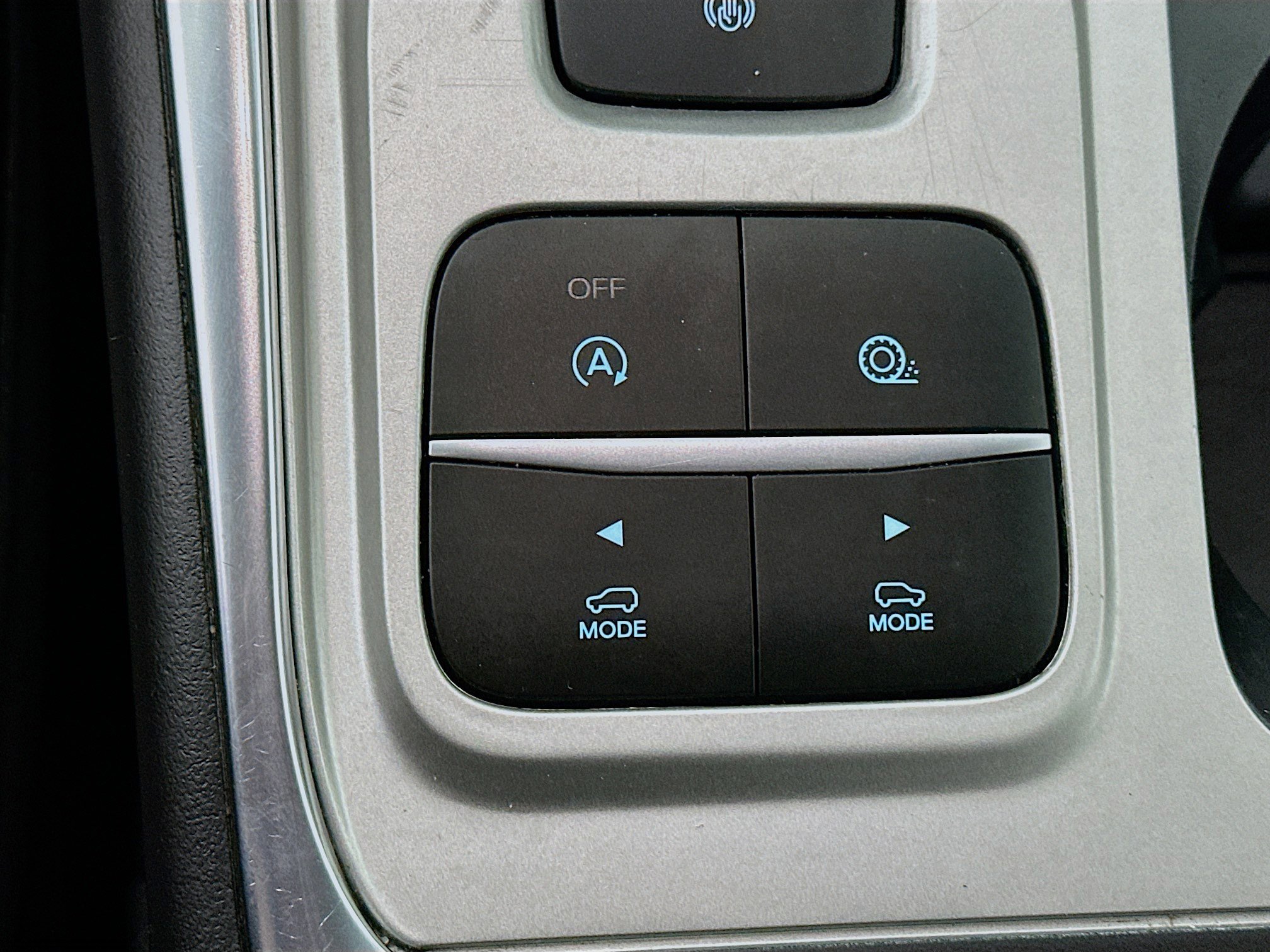 Used 2024 Ford Explorer XLT w/ Equipment Group 202A image 25