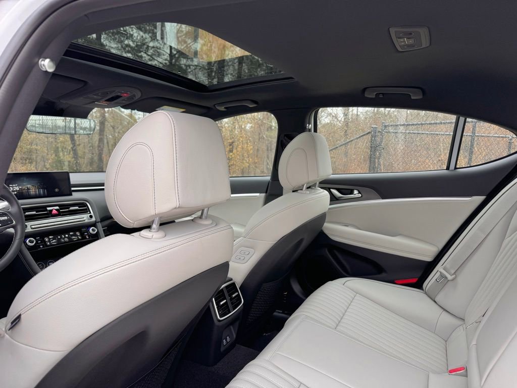 Used 2025 Genesis G70 2.5T w/ Sport Prestige Package image 21