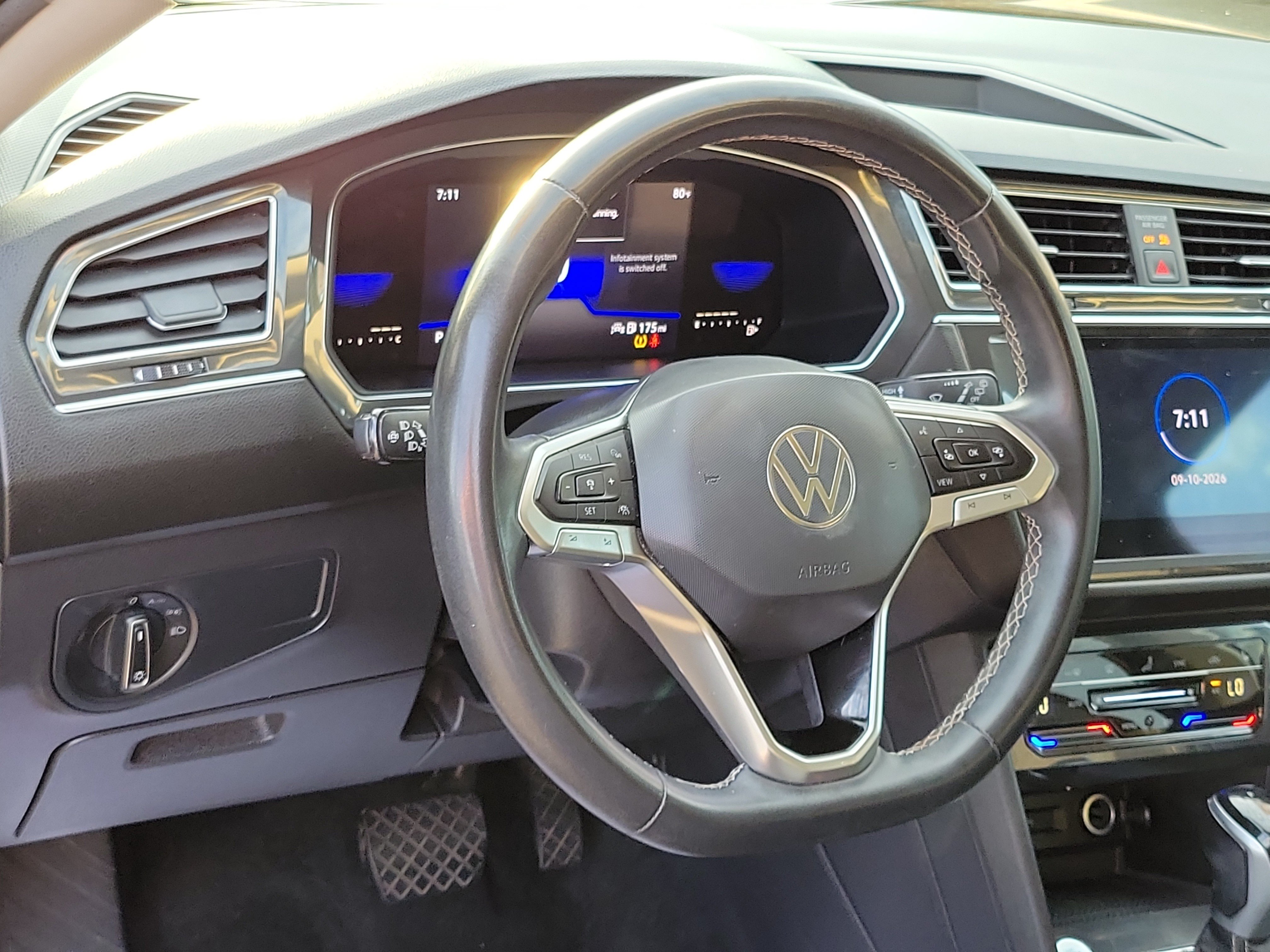 Used 2022 Volkswagen Tiguan SE FWD image 9