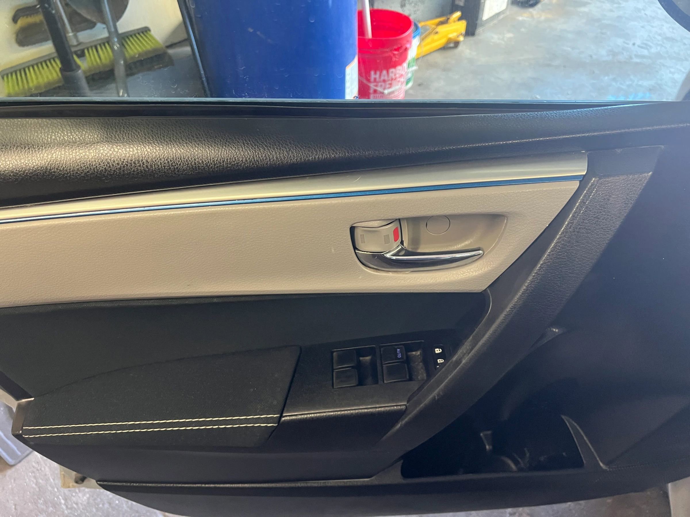 Used 2016 Toyota Corolla LE image 9