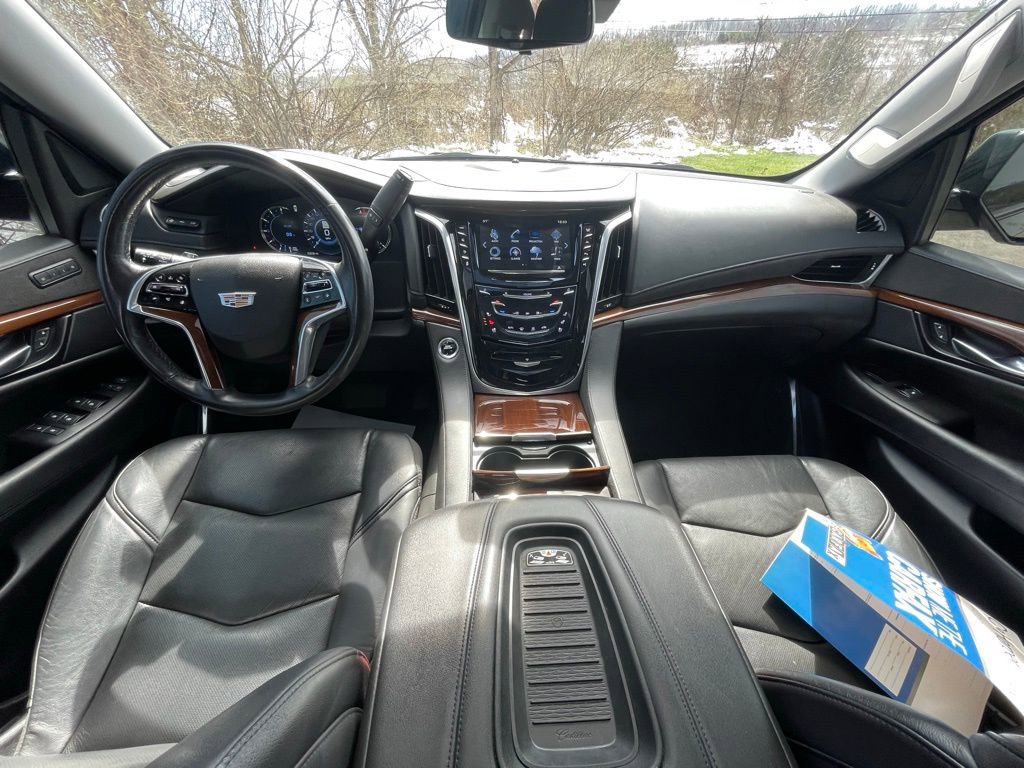 Certified 2020 Cadillac Escalade Luxury w/ Escalade Sport Edition image 30