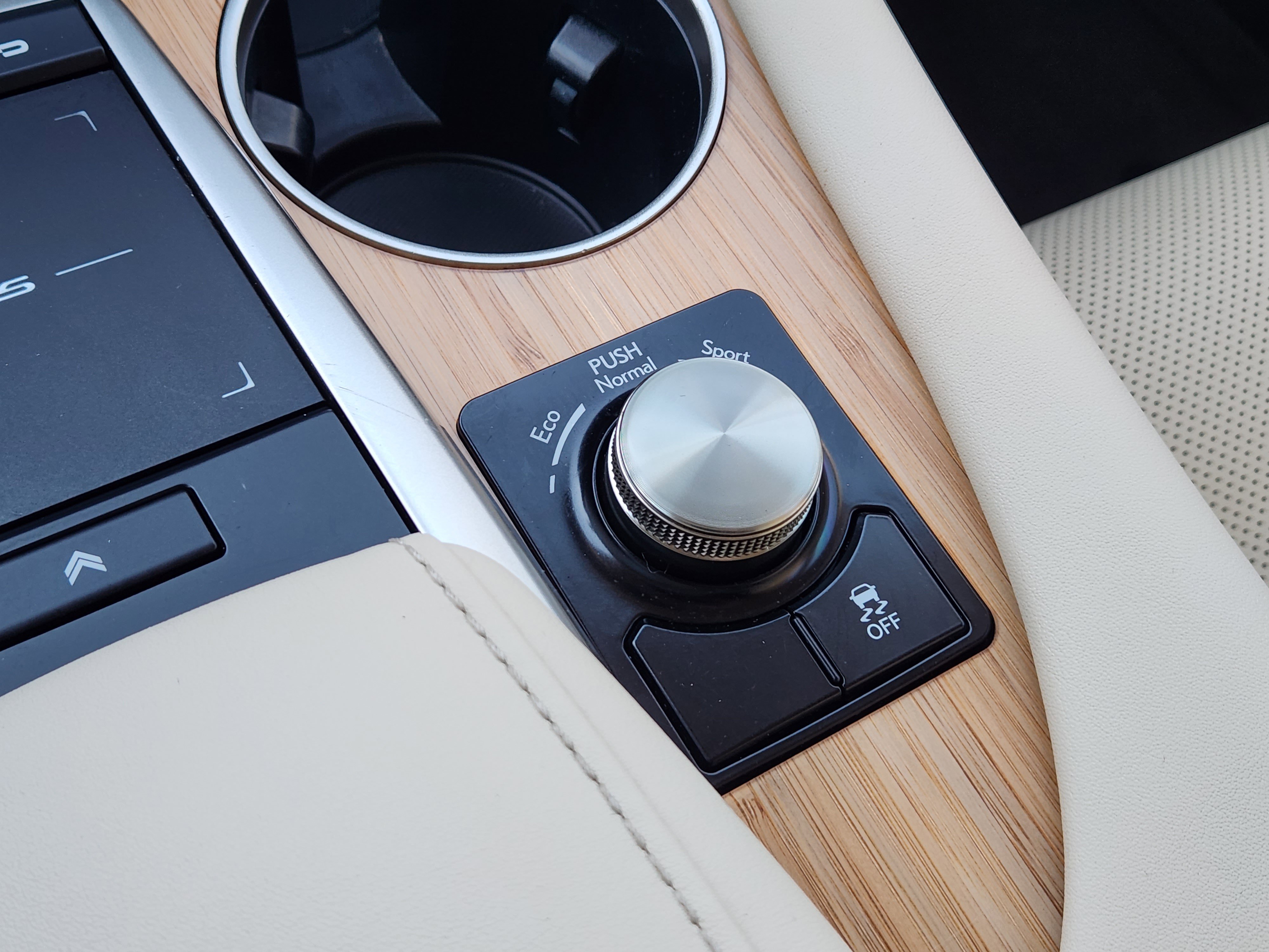 Used 2020 Lexus RX 350L FWD w/ Premium Package image 26