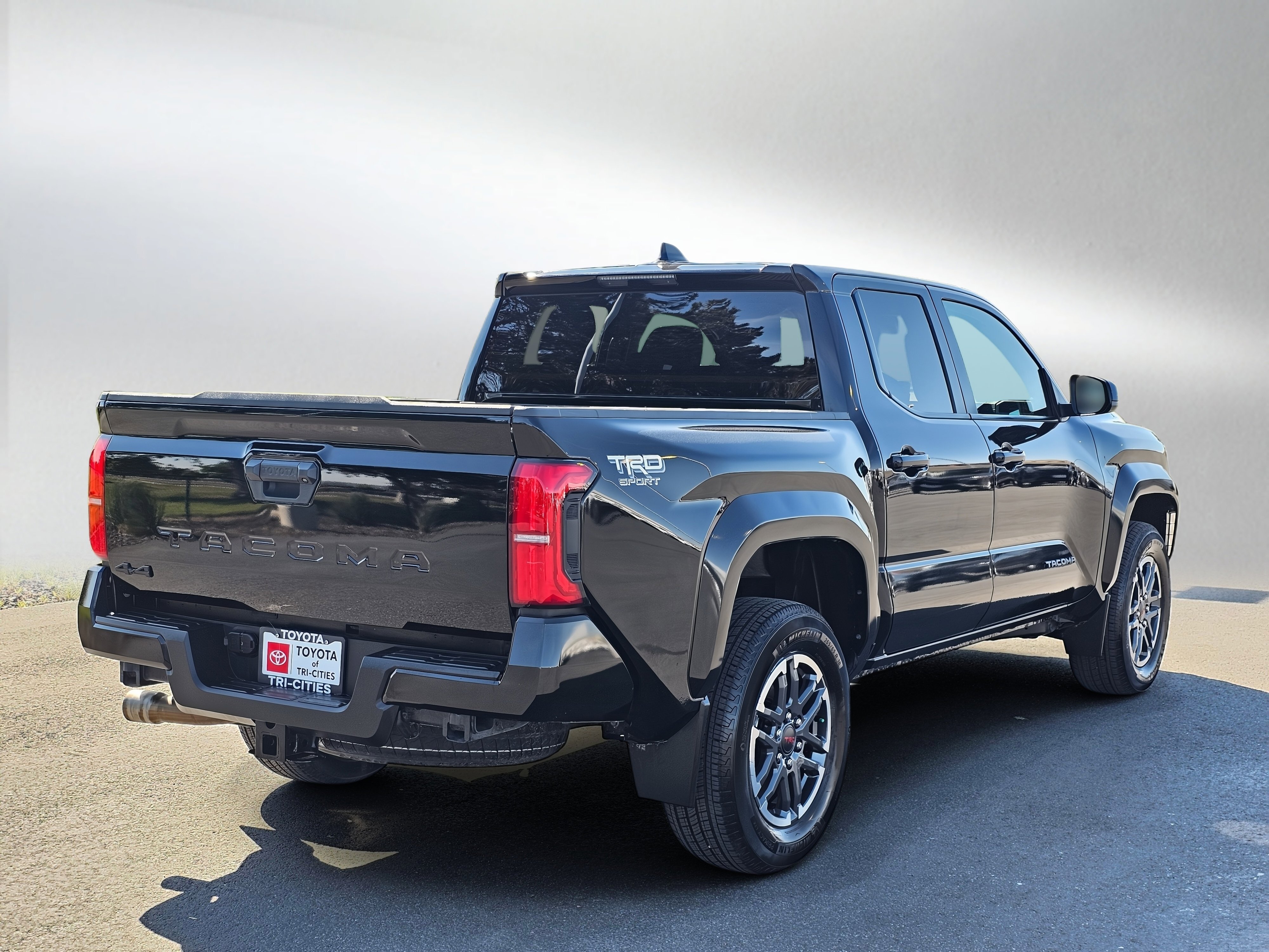 Used 2024 Toyota Tacoma TRD Sport AWD/4WD image 5