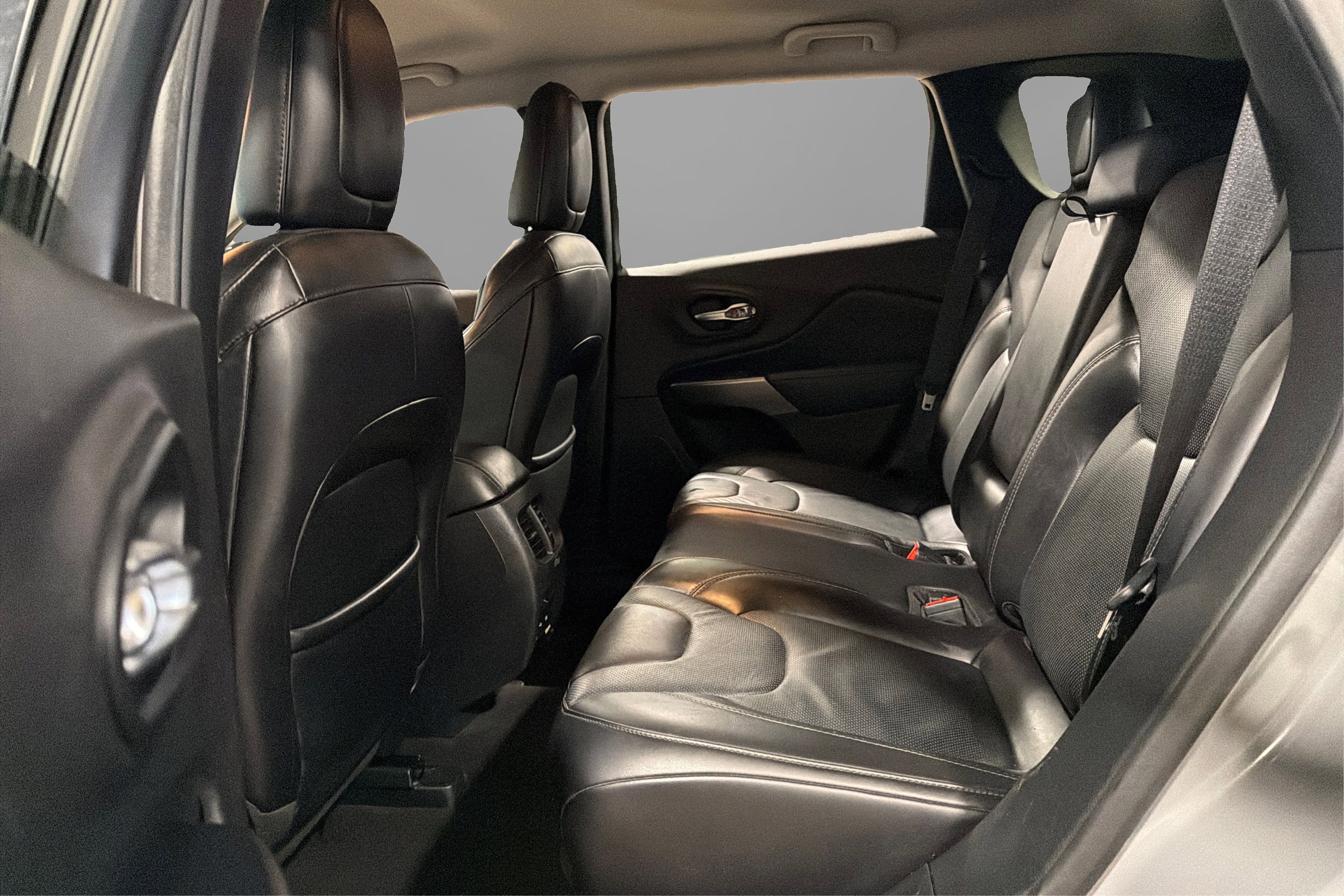 Used 2020 Jeep Cherokee Limited AWD/4WD image 36