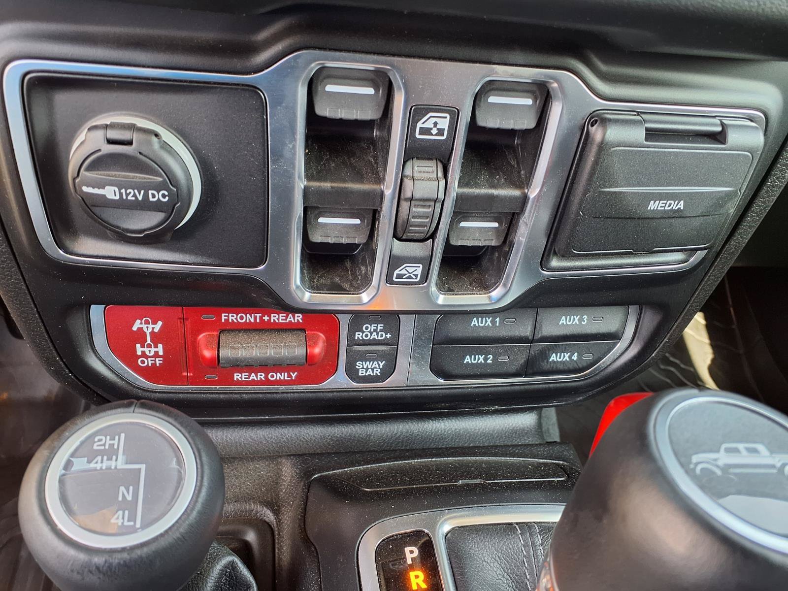 Used 2025 Jeep Gladiator Rubicon w/ Convenience Group AWD/4WD image 15