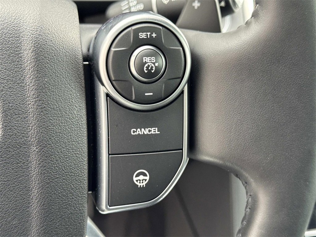 Certified 2018 Land Rover Discovery HSE image 29