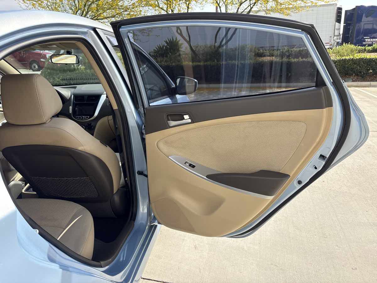 Used 2013 Hyundai Accent GLS FWD image 13