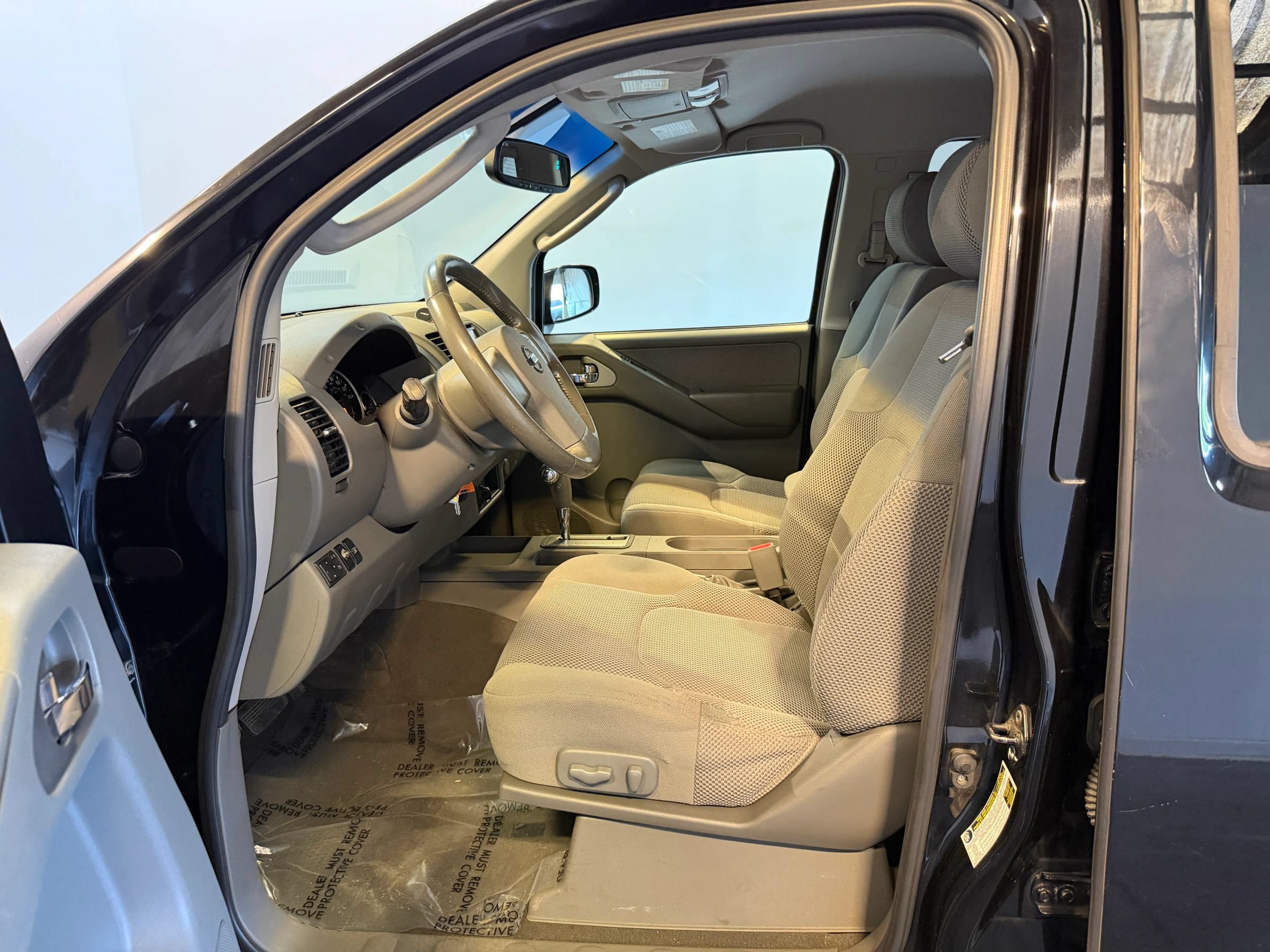 Used 2008 Nissan Frontier LE AWD/4WD image 9