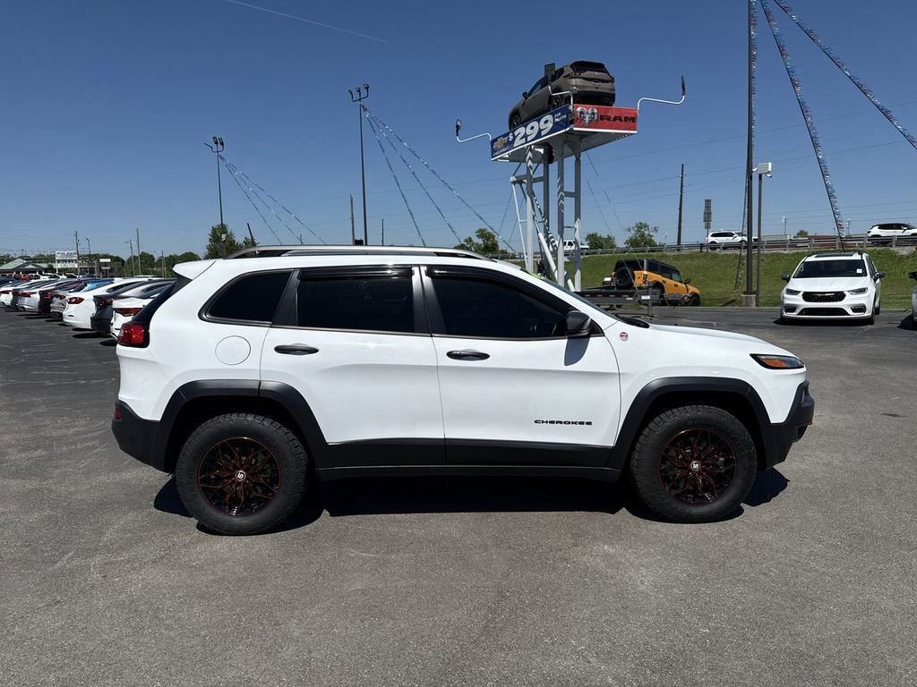 Used 2018 Jeep Cherokee Trailhawk w/ Comfort/Convenience Group AWD/4WD image 14