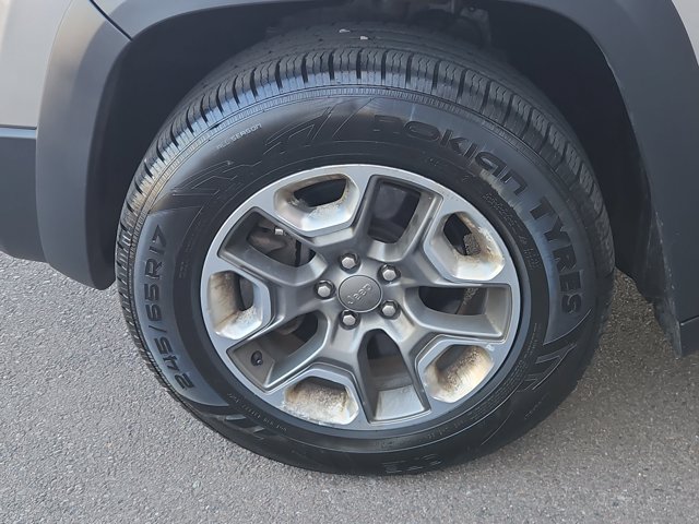 Used 2019 Jeep Cherokee Trailhawk w/ Cold Weather Group AWD/4WD image 29