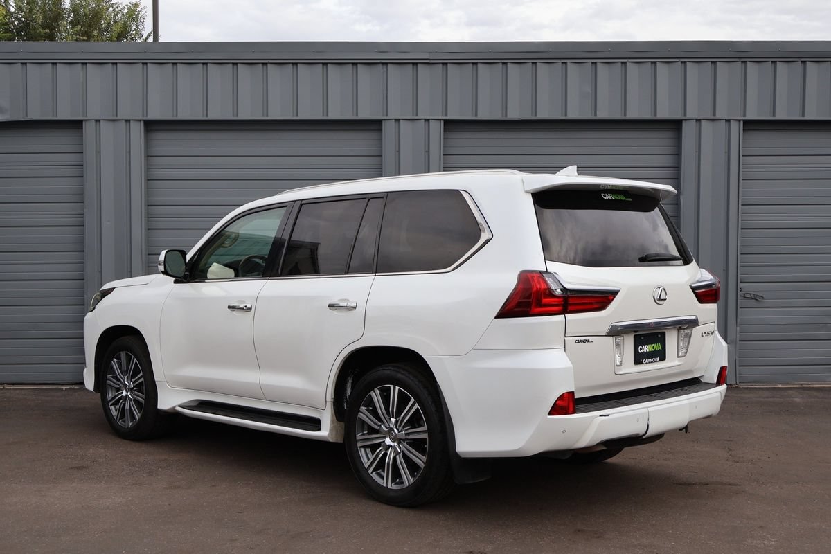 Used 2016 Lexus LX 570 4WD w/ Luxury Package image 3