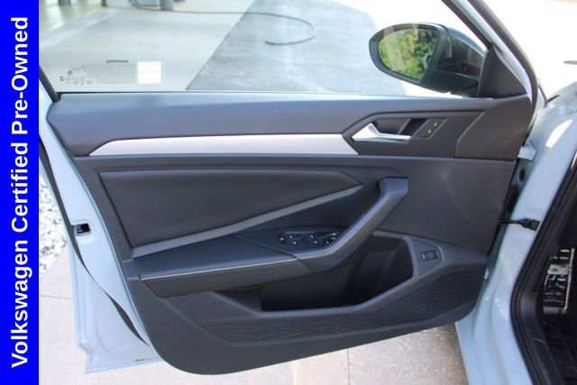Used 2025 Volkswagen Jetta Sport image 16
