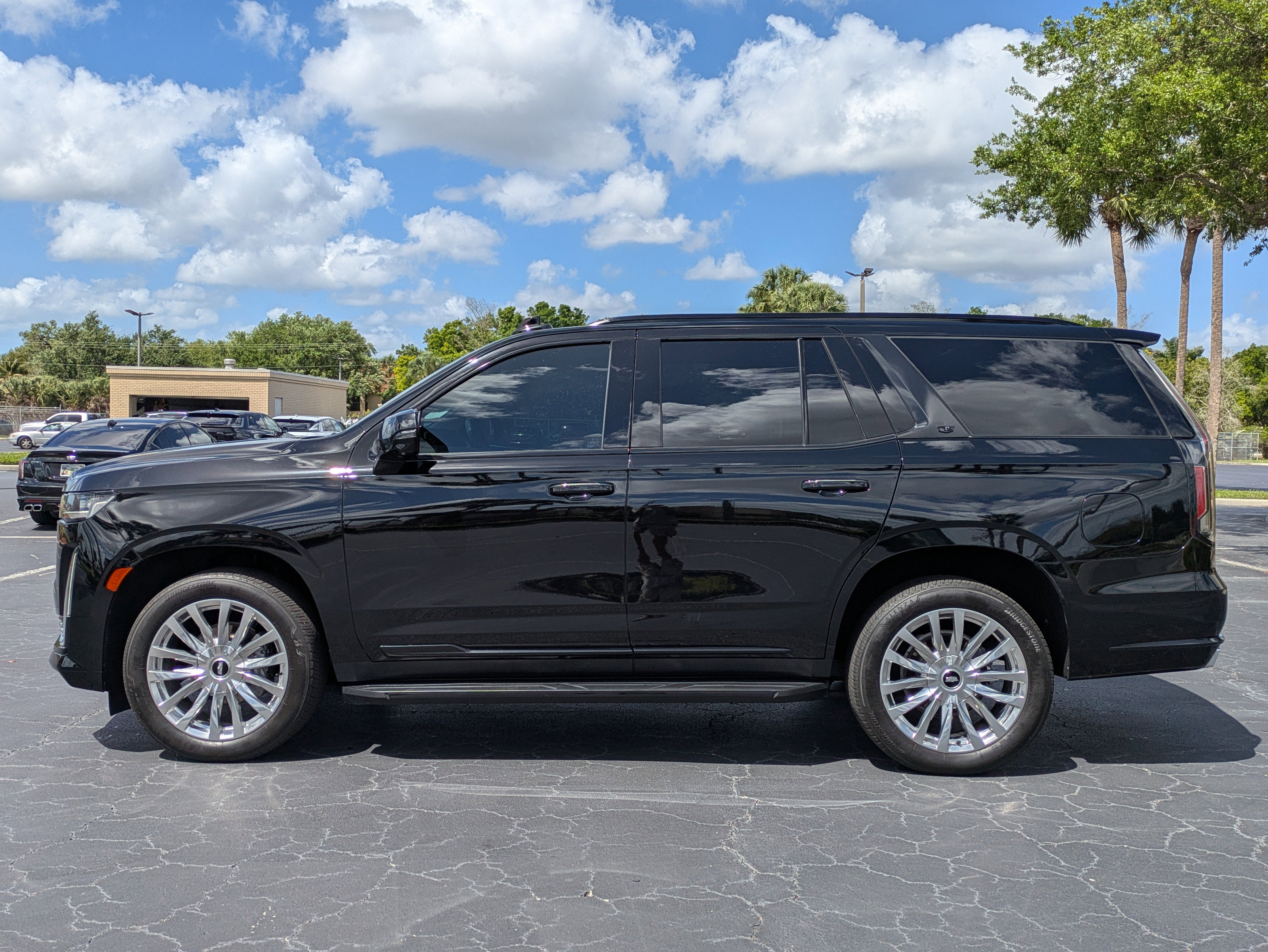 Used 2021 Cadillac Escalade Luxury RWD image 3