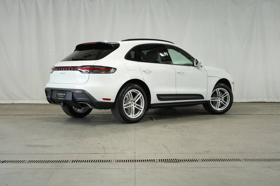 Certified 2025 Porsche Macan AWD/4WD image 7