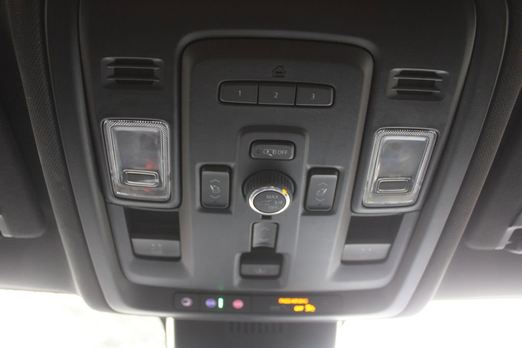 Used 2023 Chevrolet Suburban High Country image 57