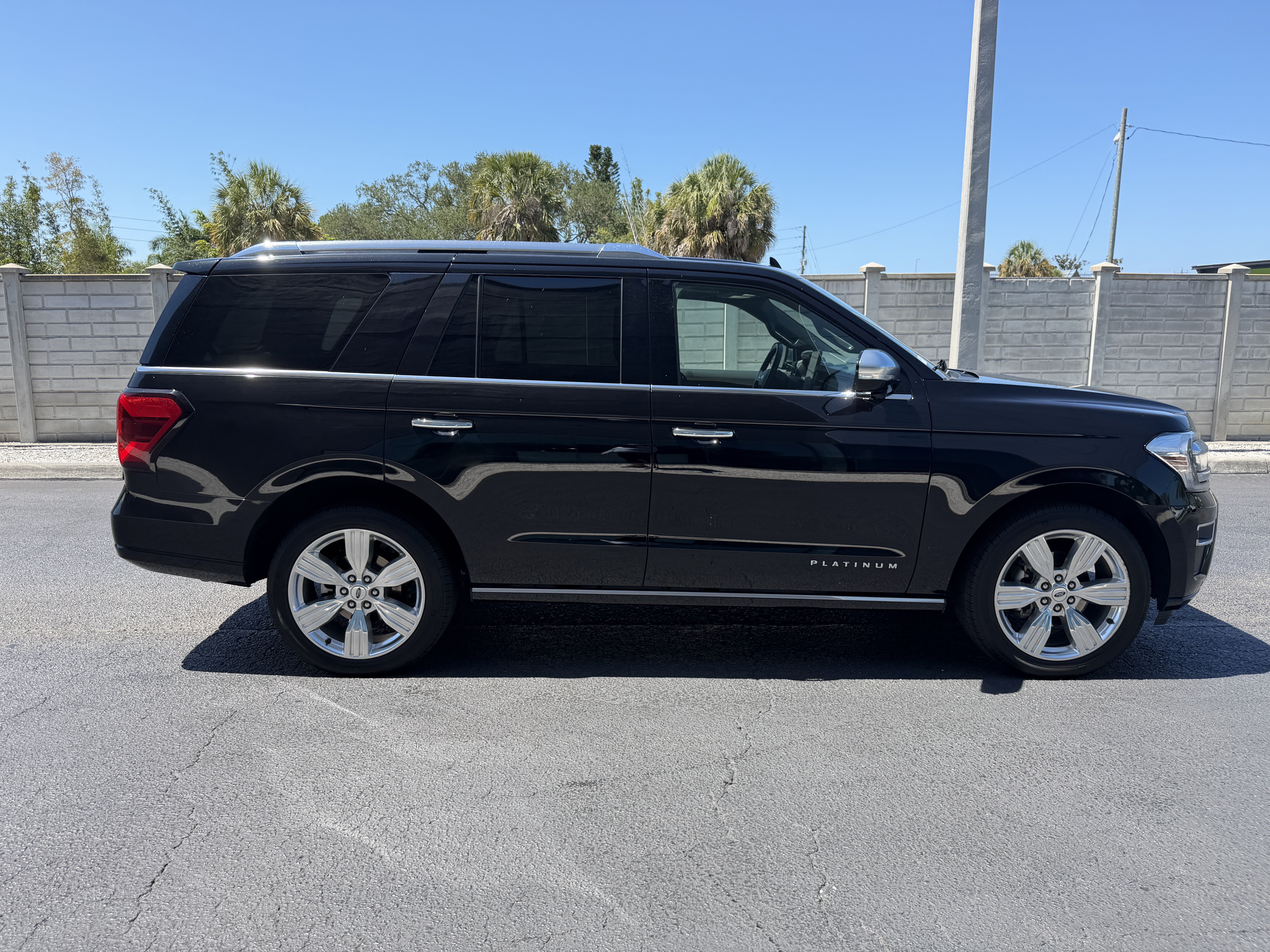 Used 2023 Ford Expedition Platinum AWD/4WD image 7