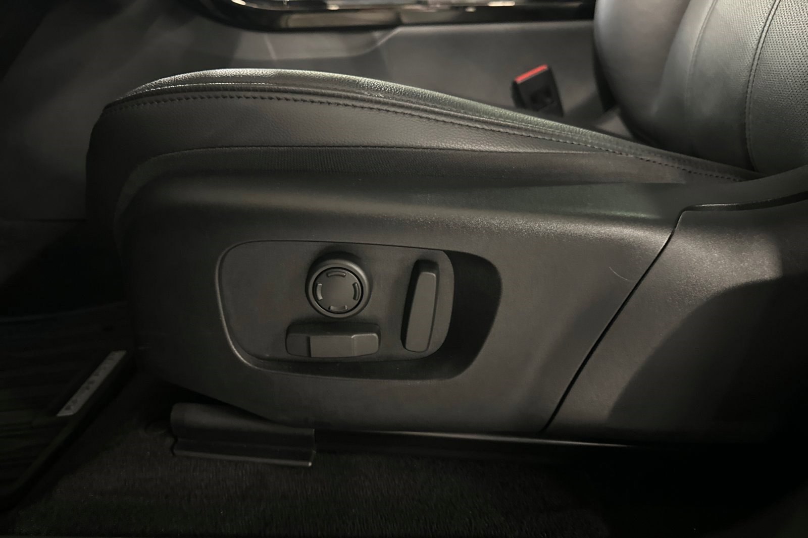 Used 2026 Land Rover Range Rover Evoque S image 17