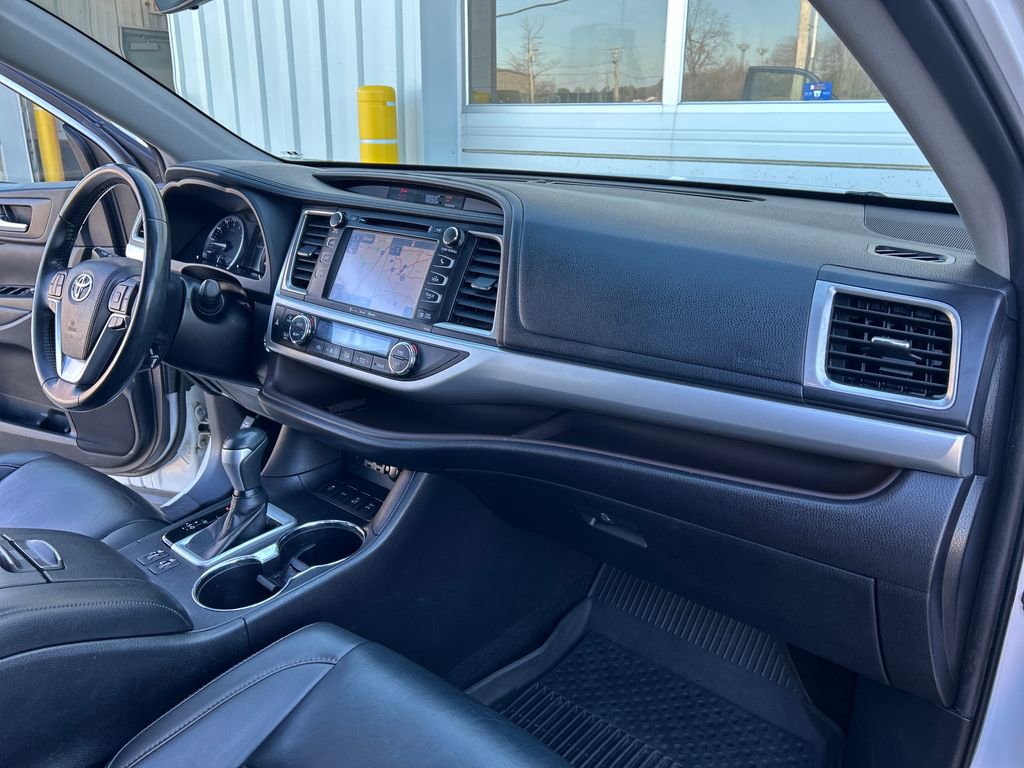 Used 2019 Toyota Highlander XLE image 32