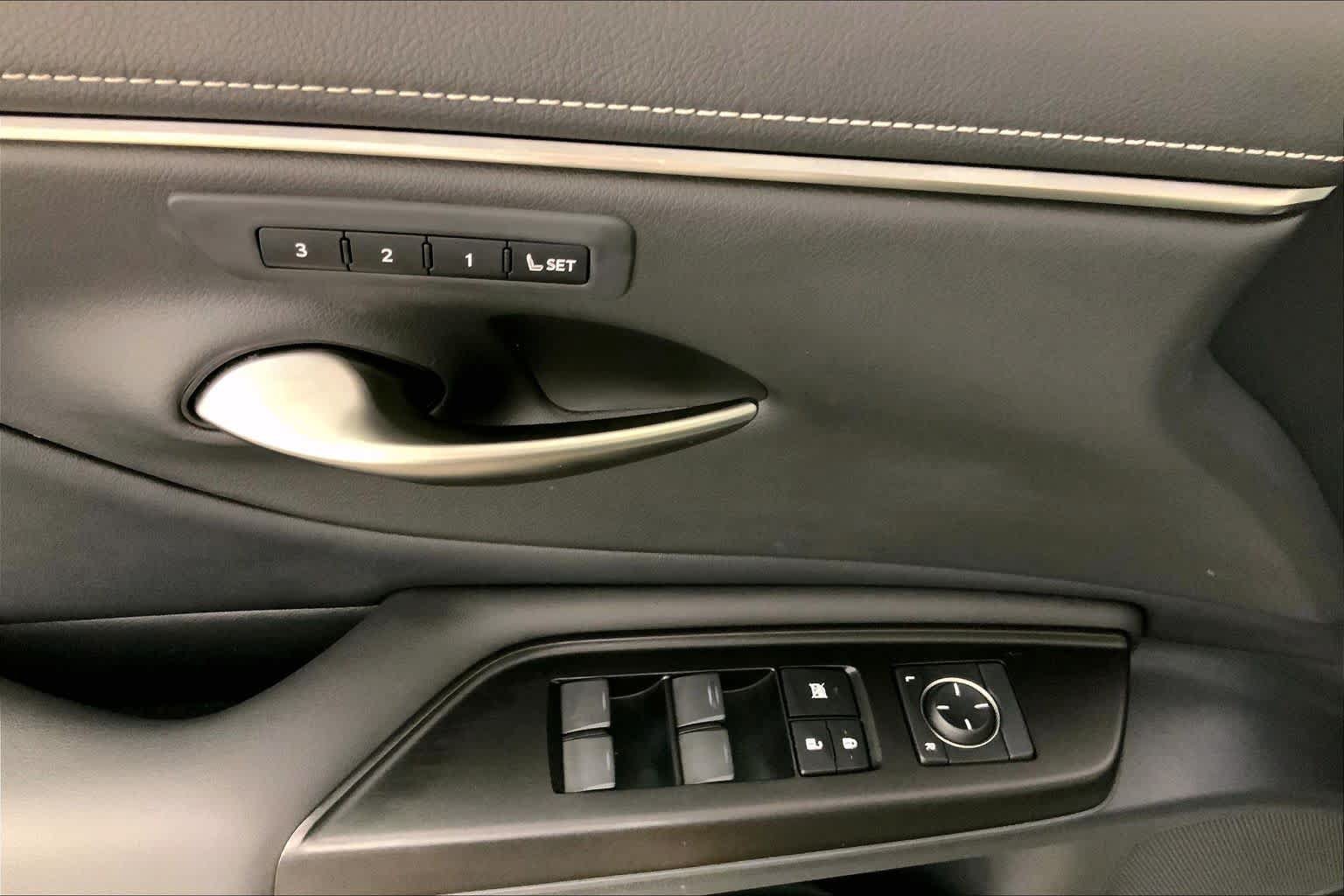 Used 2019 Lexus ES 350 w/ Premium Package FWD image 35