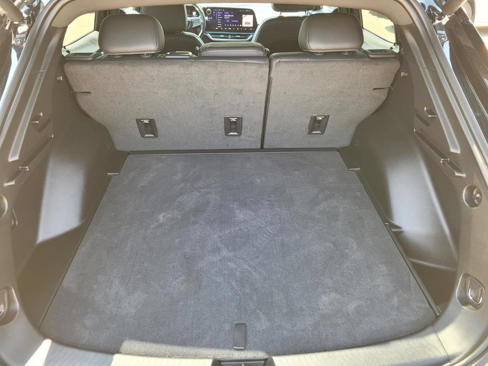 Used 2025 Chevrolet Equinox EV LT w/ Convenience Package FWD image 13