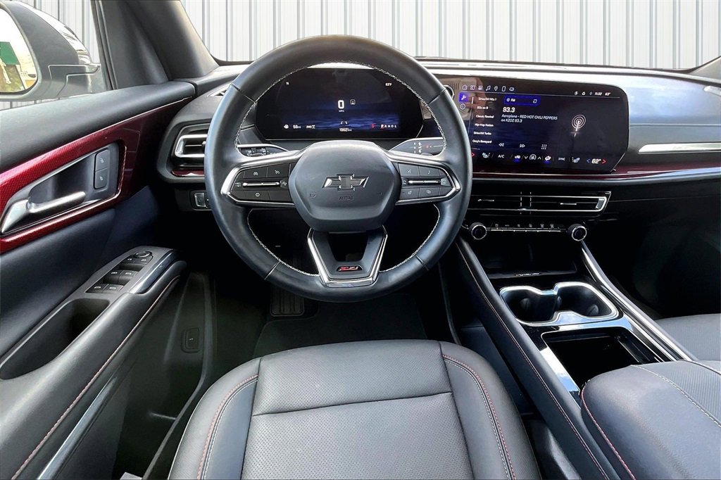 Used 2025 Chevrolet Traverse Z71 w/ Driver Confidence Package image 2