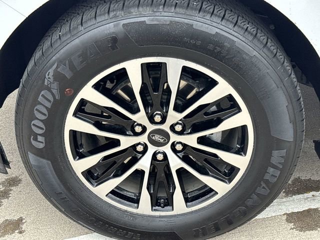 Used 2025 Ford Expedition Platinum AWD/4WD image 11