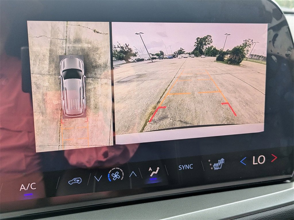 New 2026 Chevrolet Traverse LT w/ Driver Confidence Package image 16