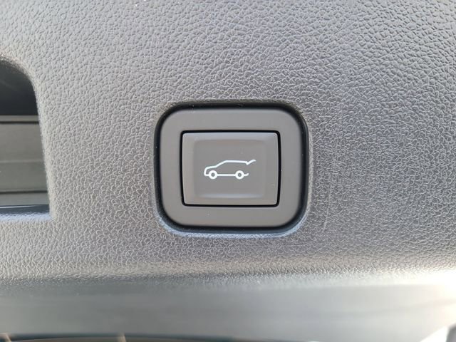 Used 2025 Chevrolet Traverse LT FWD image 11