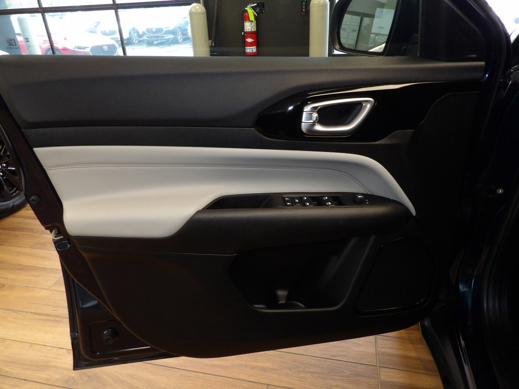 Used 2024 Jeep Compass Limited image 23