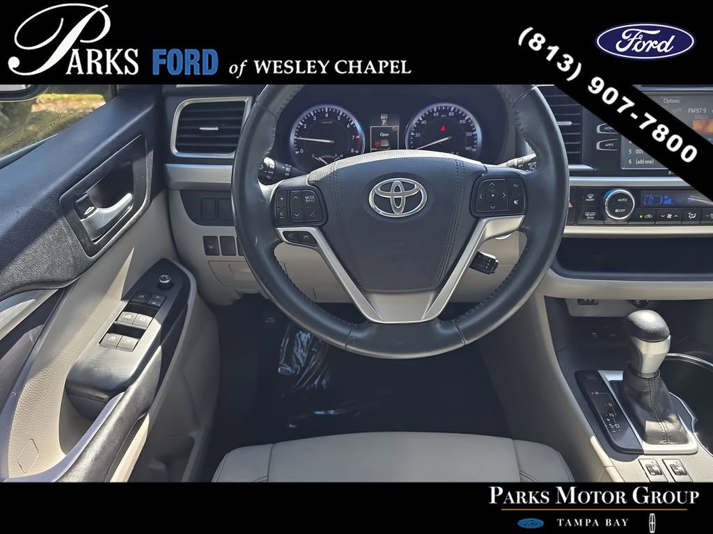 Used 2016 Toyota Highlander XLE AWD/4WD image 12