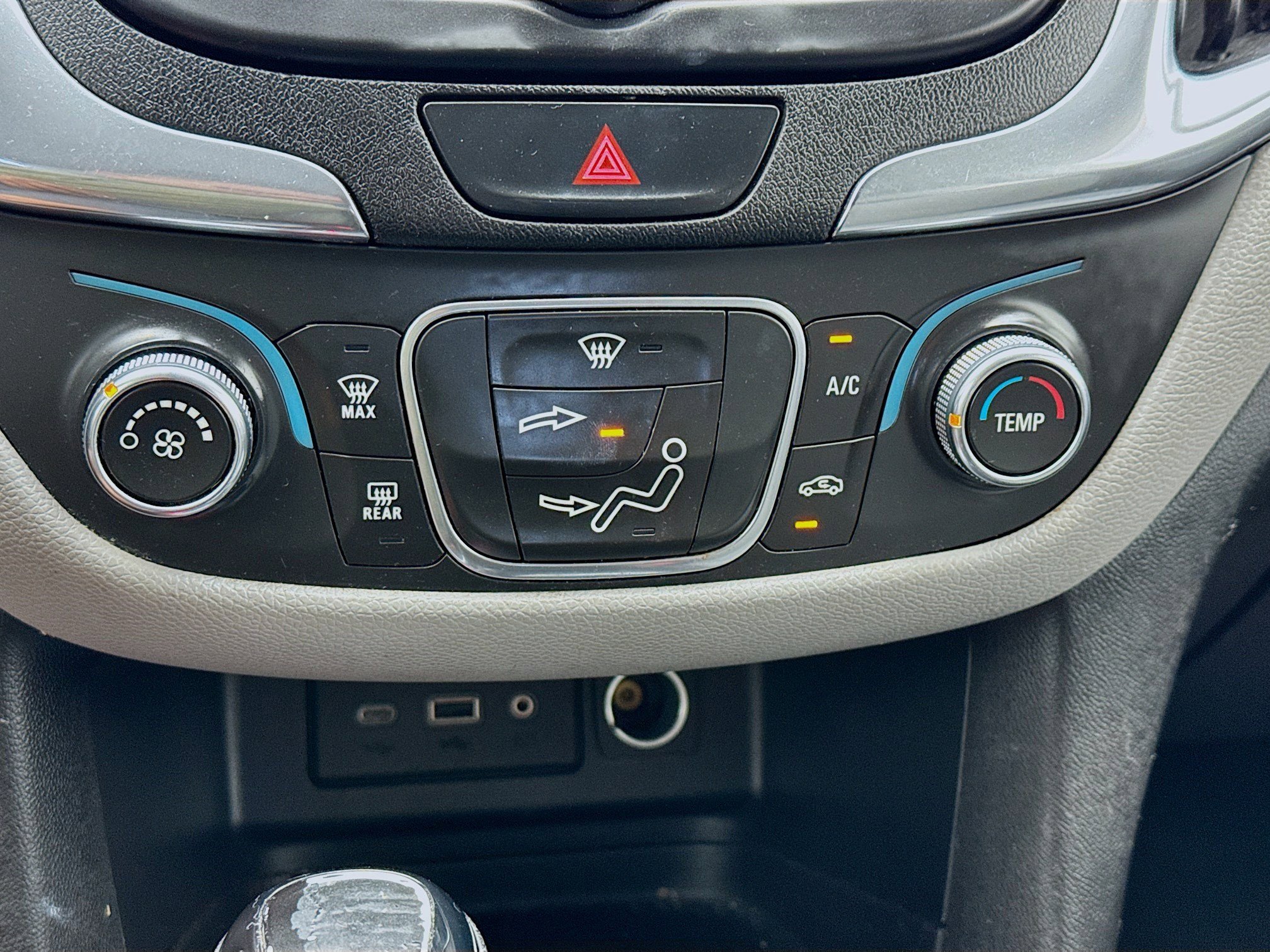 Used 2020 Chevrolet Equinox LS w/ LS Convenience Package FWD image 12