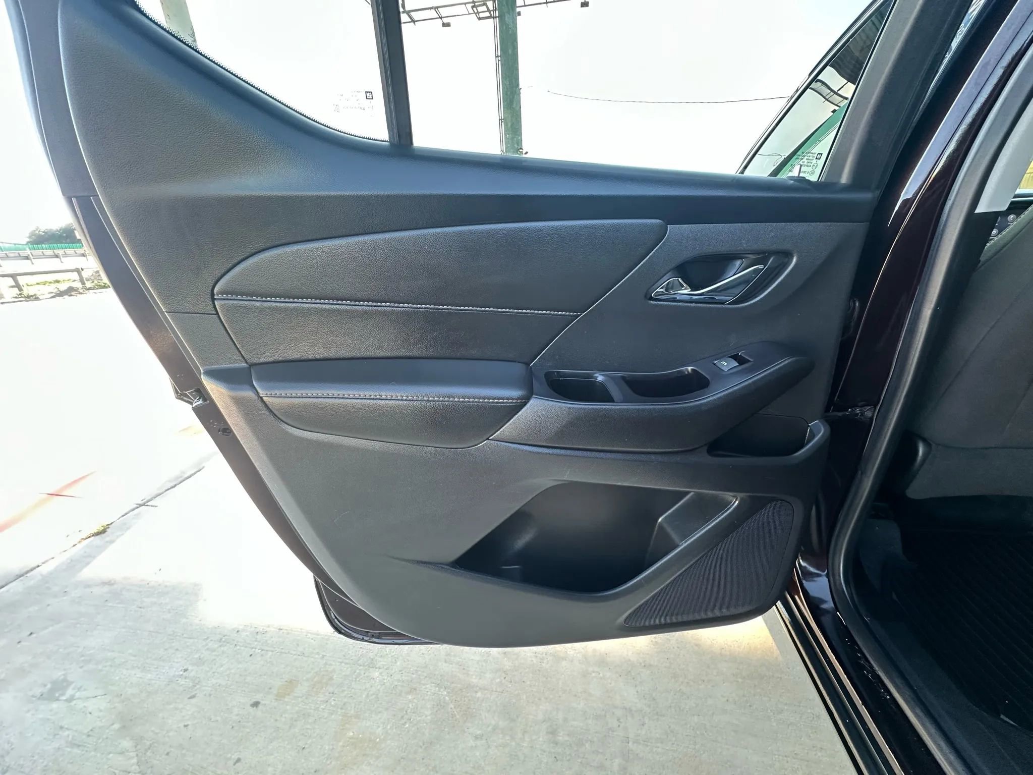 Used 2020 Chevrolet Traverse LT FWD image 37