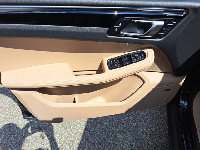 New 2026 Porsche Macan image 24