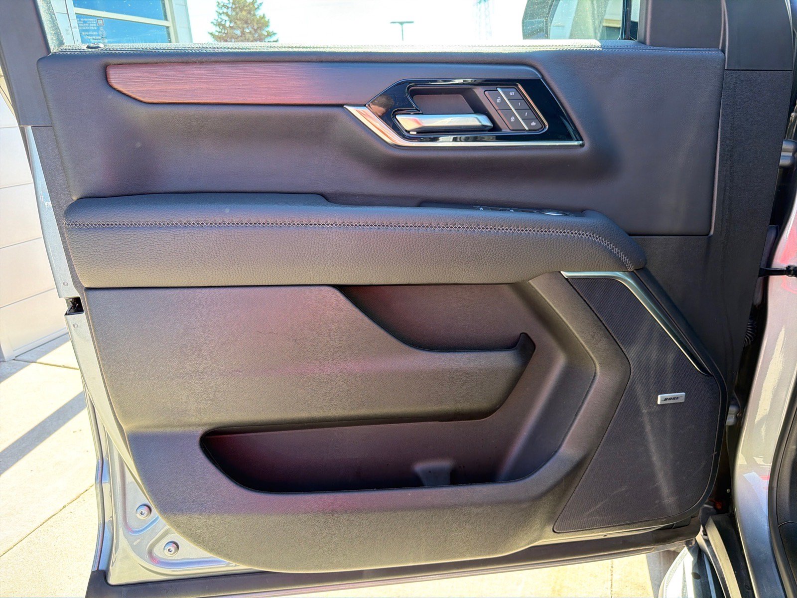 Used 2025 GMC Yukon XL Denali AWD/4WD image 11
