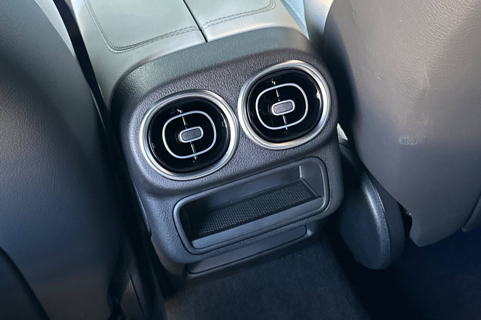 Used 2025 Mercedes-Benz GLC 350e 4MATIC image 33