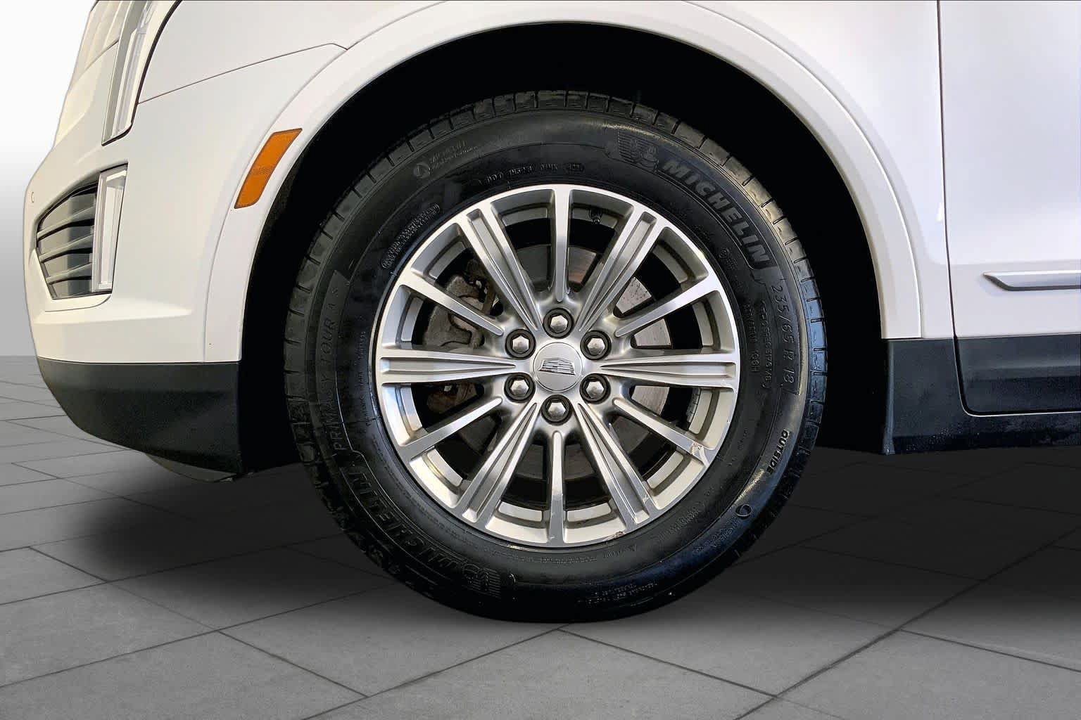 Used 2017 Cadillac XT5 Luxury w/ Driver Awareness Package AWD/4WD image 11