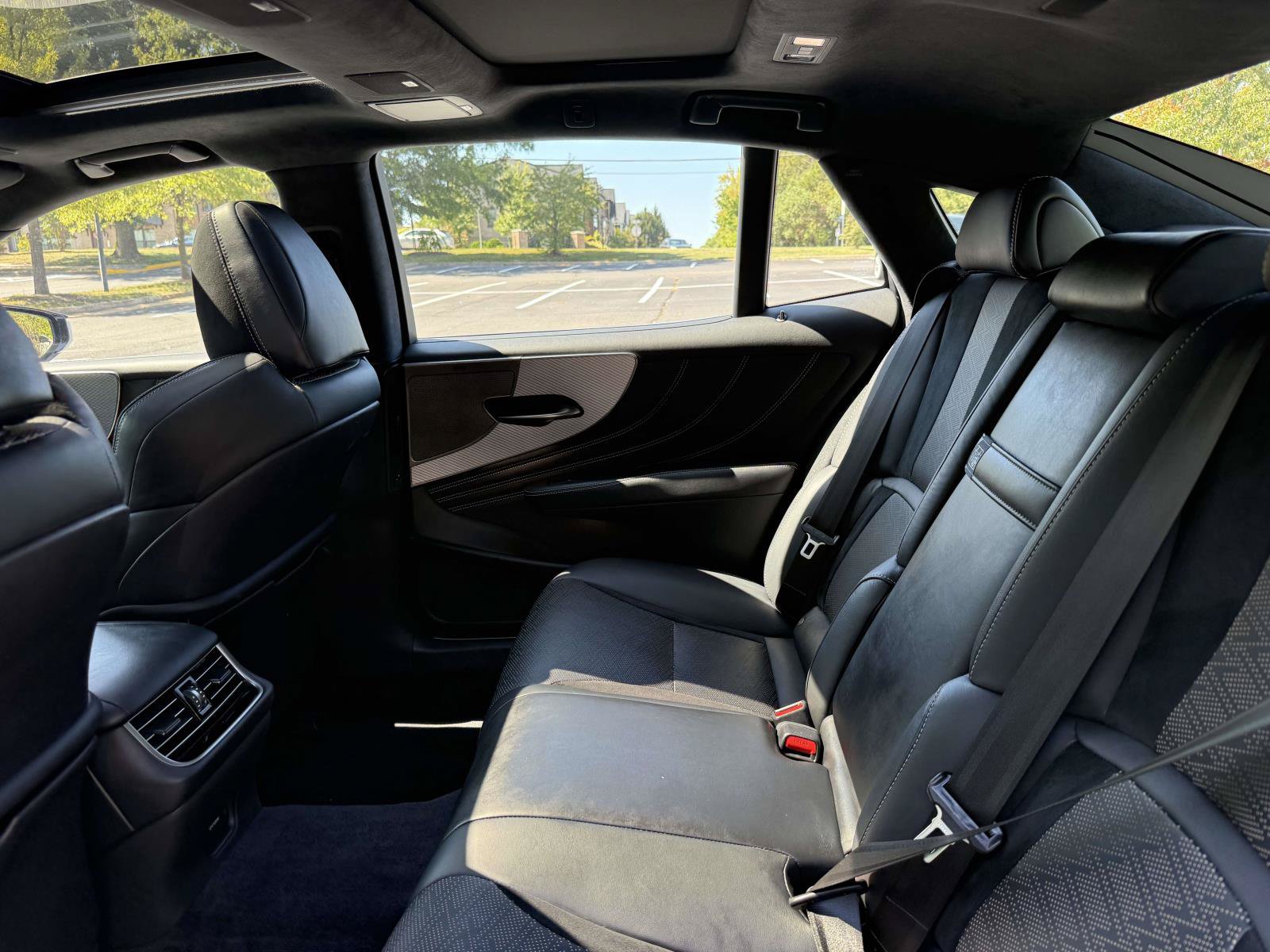 Used 2022 Lexus LS 500 F Sport w/ Accessory Package (Z1) AWD/4WD image 16